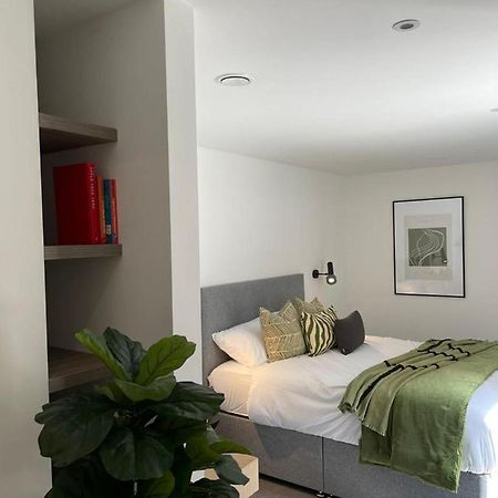 Brand New 3-Bedroom Home In Londra Dış mekan fotoğraf