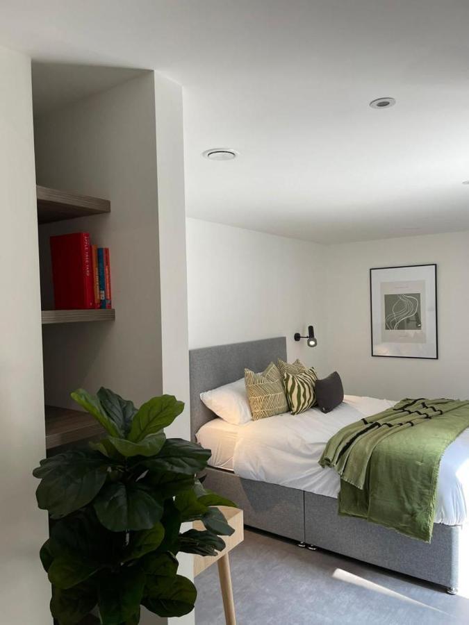 Brand New 3-Bedroom Home In Londra Dış mekan fotoğraf